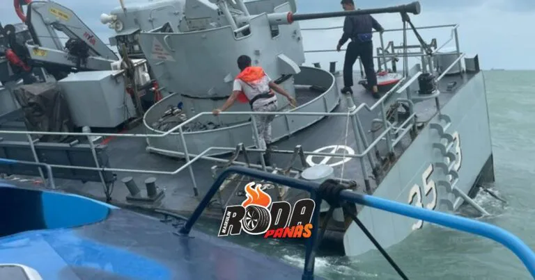 Kapal Perang TLDM Terkandas di Perairan Johor
