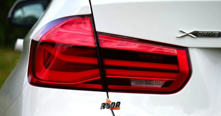 Kenapa Lampu Belakang Kereta Berwarna Merah?
