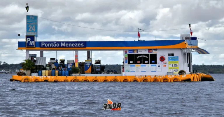 Keunikan Stesen Minyak Terapung di Tengah Sungai Amazon