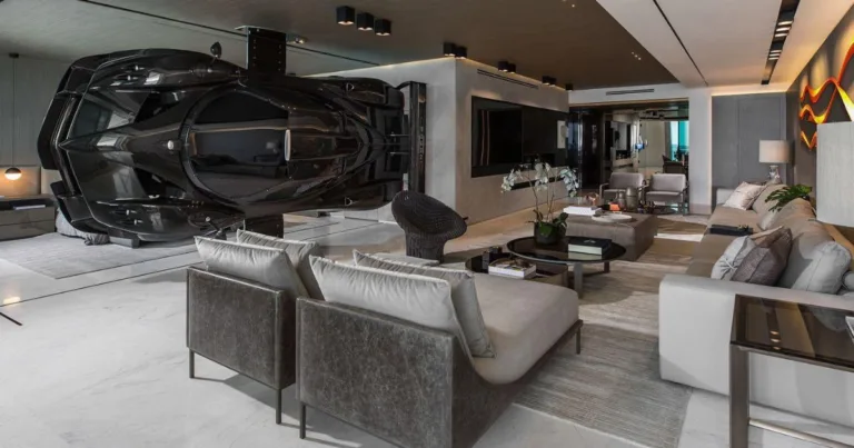Kereta Pagani Zonda R Jadi Hiasan Rumah