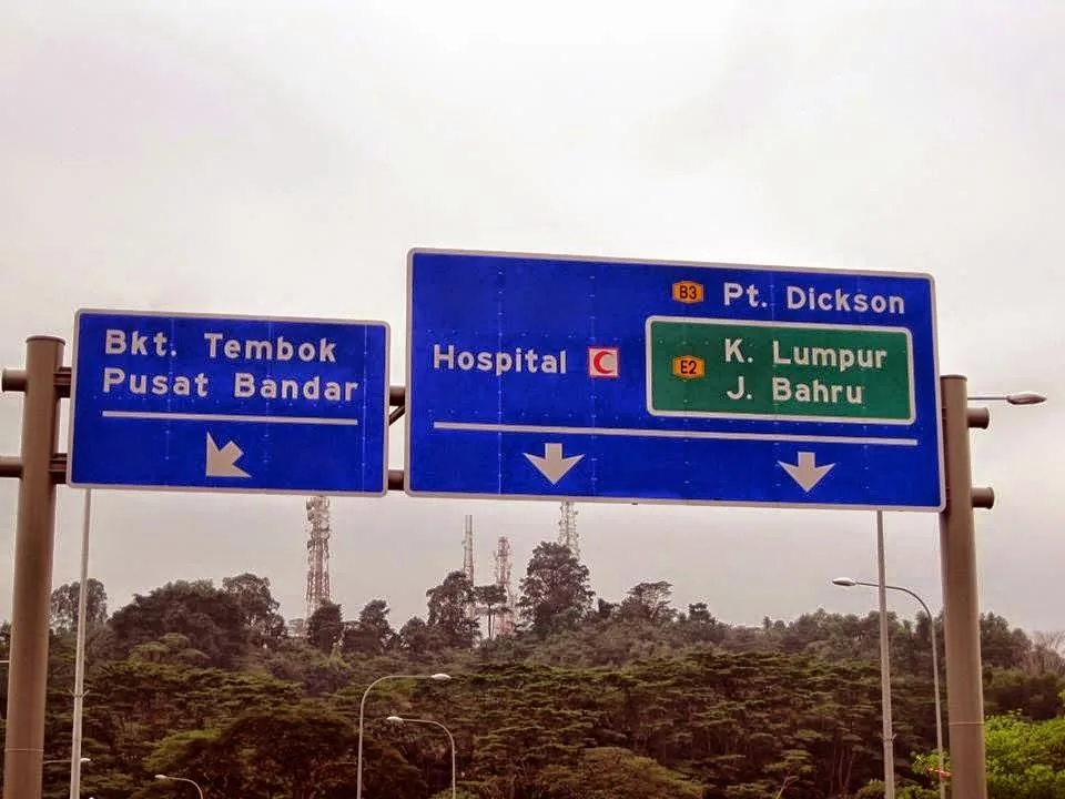 Maksud Warna Papan Tanda Jalan Raya Utama di Malaysia