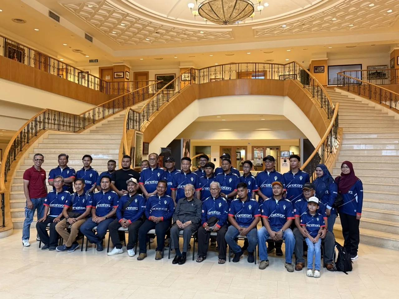 Kunjung Hormat Pemilik Proton Limousine dan Executive Ke Atas YABhg Tun Dr Mahathir bin Mohamad