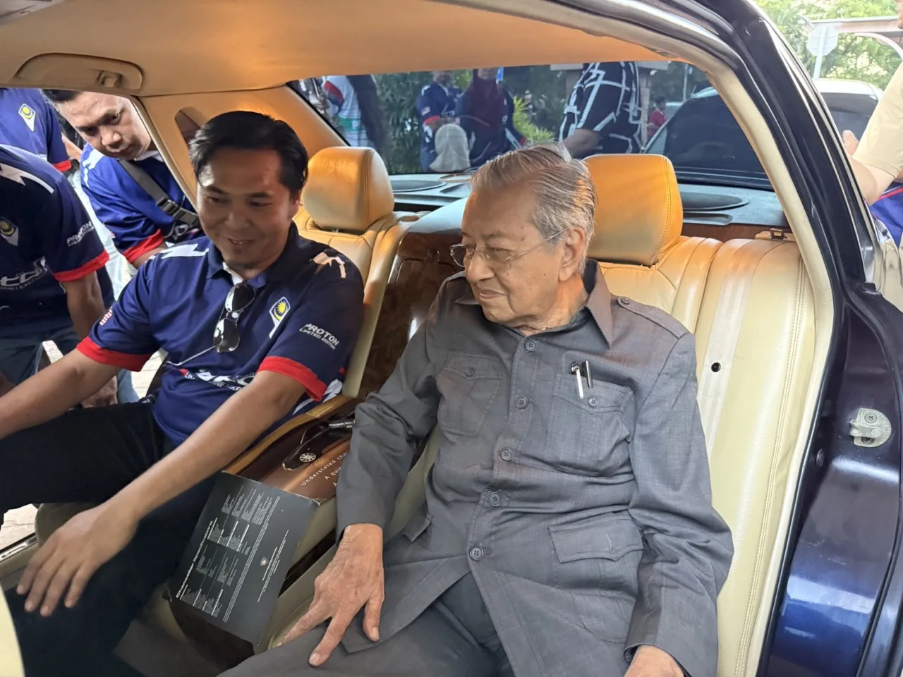 Kunjung Hormat Pemilik Proton Limousine dan Executive Ke Atas YABhg Tun Dr Mahathir bin Mohamad
