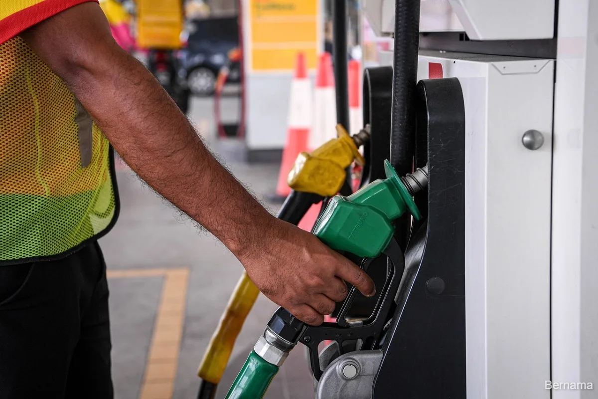 Harga Petrol RON95 & RON97 Naik Tiga Sen Minggu Ini 6 Harga Petrol RON95 & RON97 Naik Tiga Sen Minggu Ini