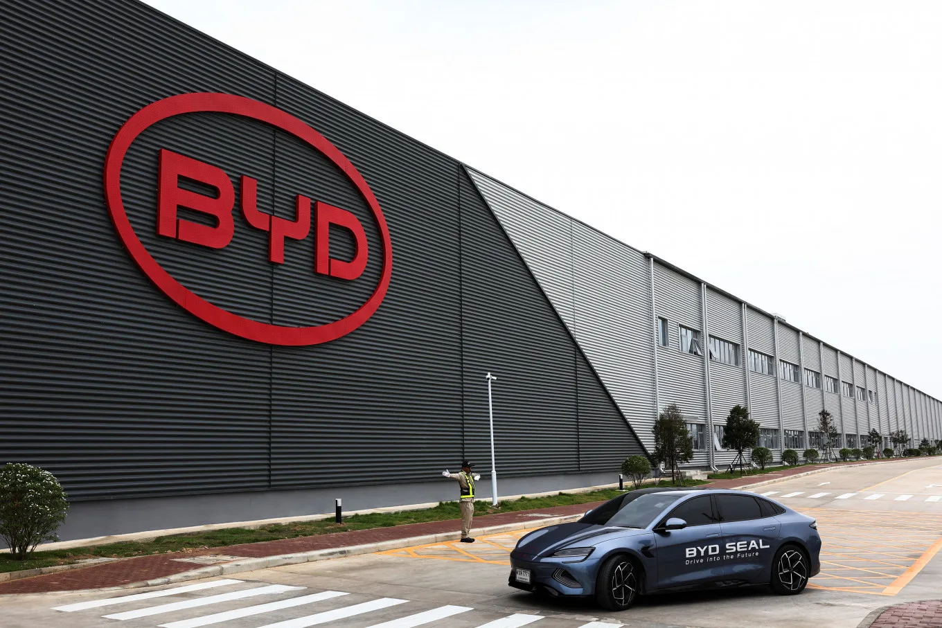 BYD Bakal Atasi Tesla Dalam Jualan EV Global Pada 2025