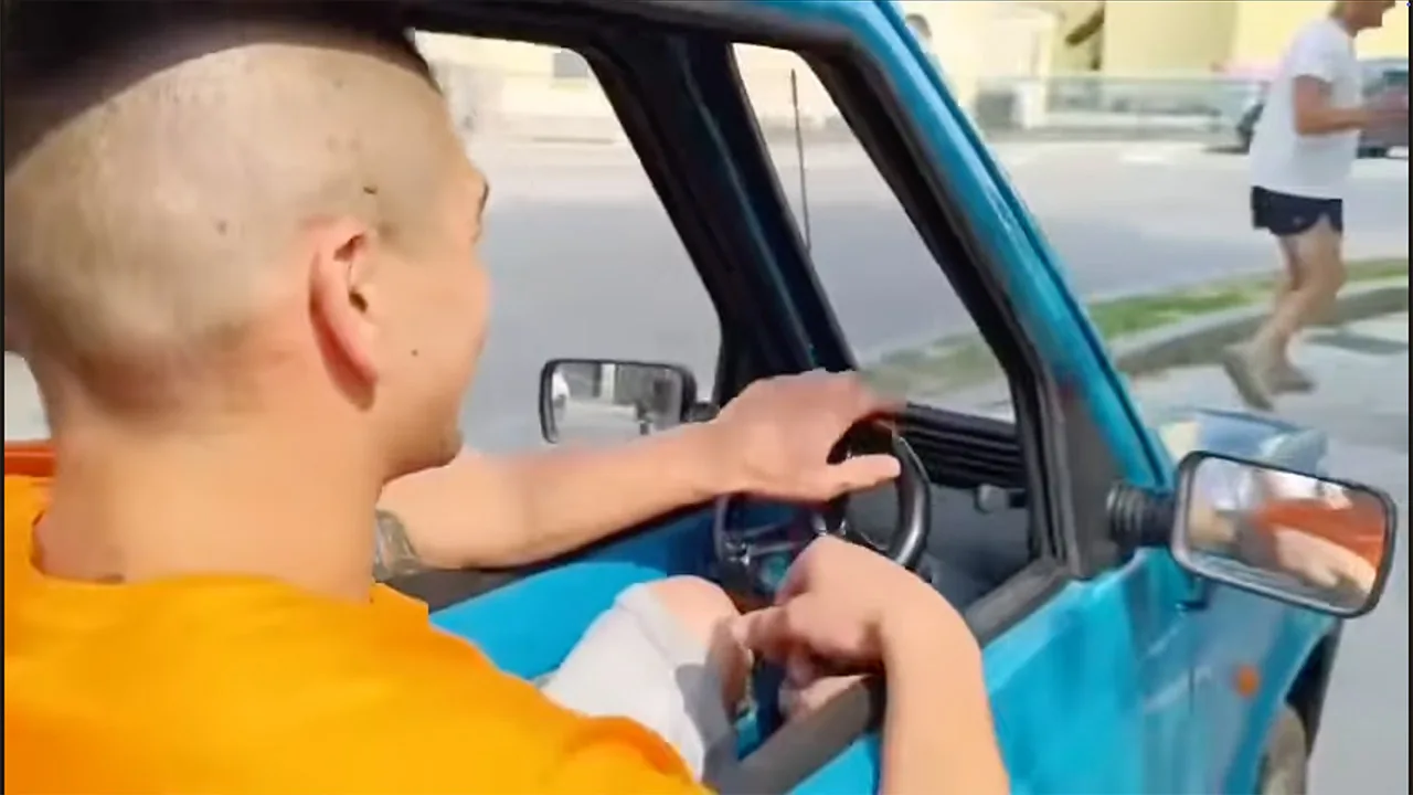 Kisah 'Flat Fiat' Kereta Paling Nipis Di Dunia 9 Kisah ‘Flat Fiat’ Kereta Paling Nipis Di Dunia