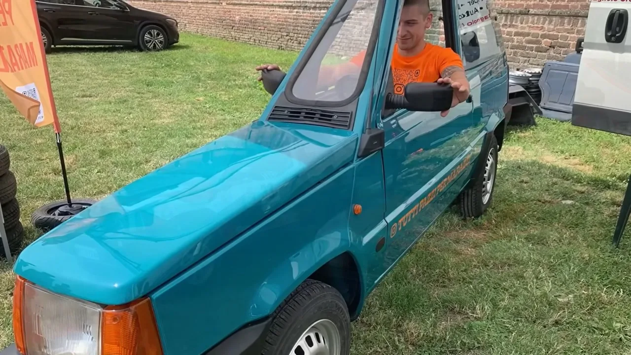 Kisah 'Flat Fiat' Kereta Paling Nipis Di Dunia 8 Kisah ‘Flat Fiat’ Kereta Paling Nipis Di Dunia