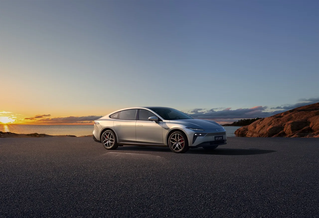 Dongfeng 007 Sedan EV Berprestasi Tinggi Rasmi ke Malaysia