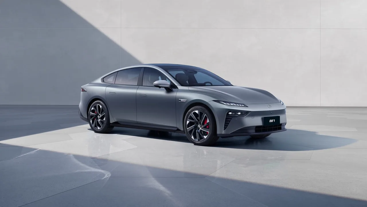 Dongfeng 007 Sedan EV Berprestasi Tinggi Rasmi ke Malaysia