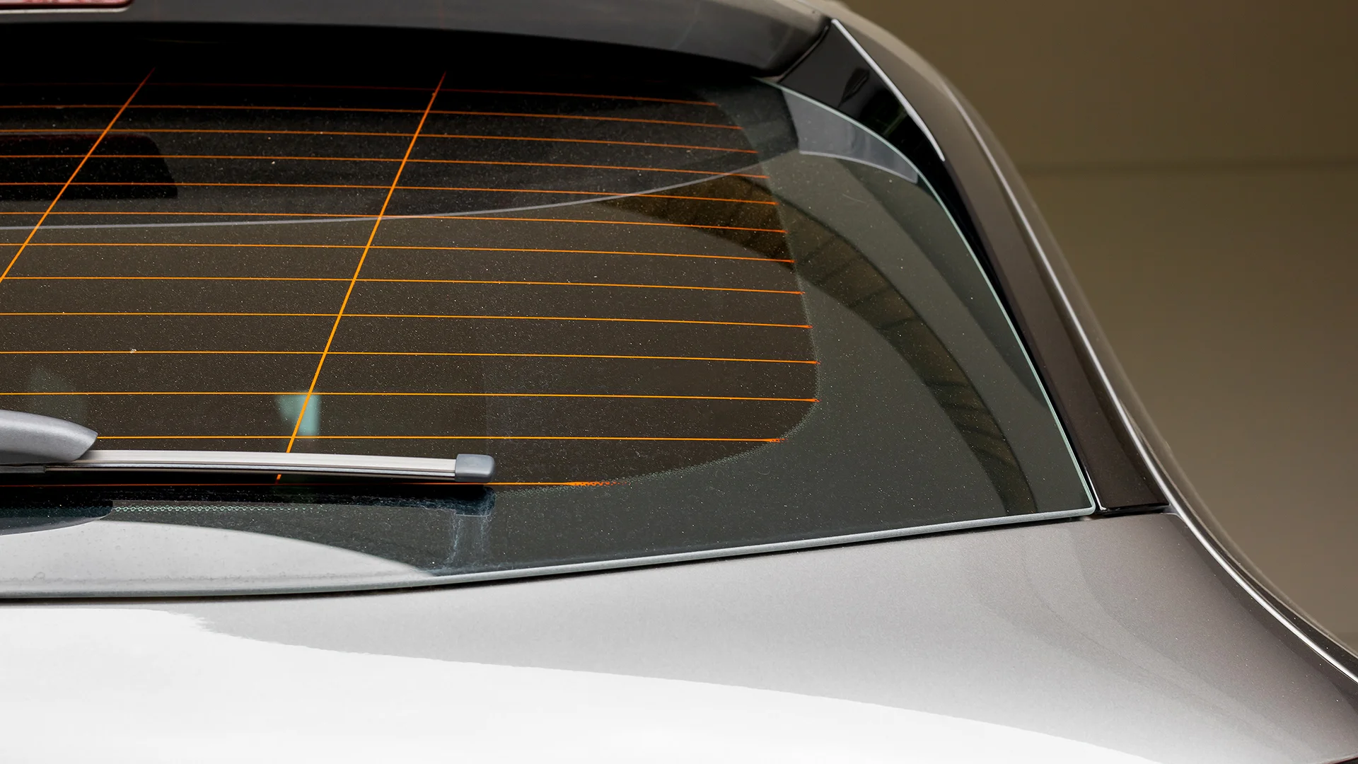 Apa Fungsi Garisan Melintang Pada Cermin Belakang Kereta