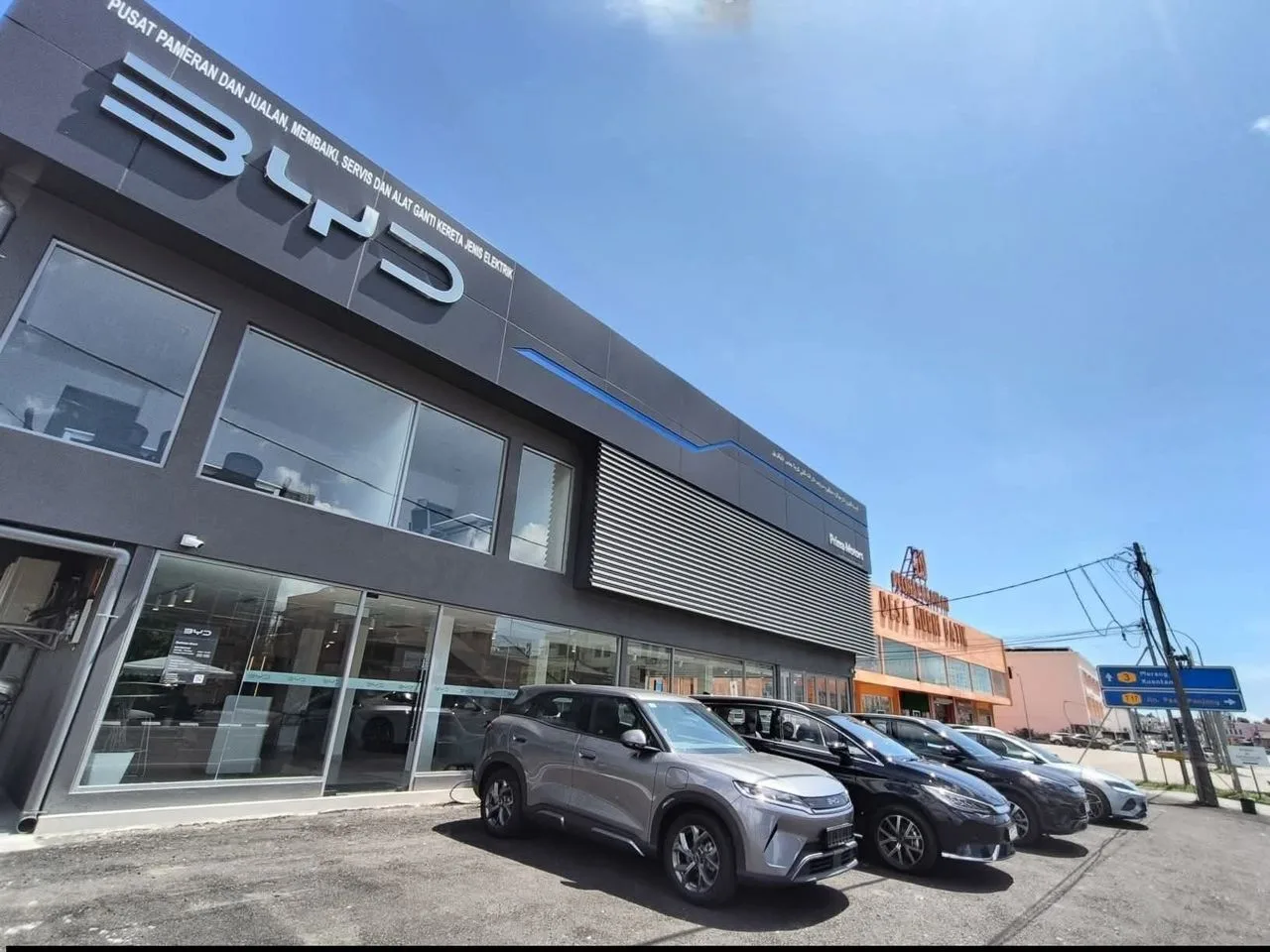 BYD Perkukuh Ekosistem EV di Malaysia, Lebih 40 Bilik Pameran dan 34 Pusat Servis Menjelang 2026 7 BYD Perkukuh Ekosistem EV di Malaysia, Lebih 40 Bilik Pameran dan 34 Pusat Servis Menjelang 2026