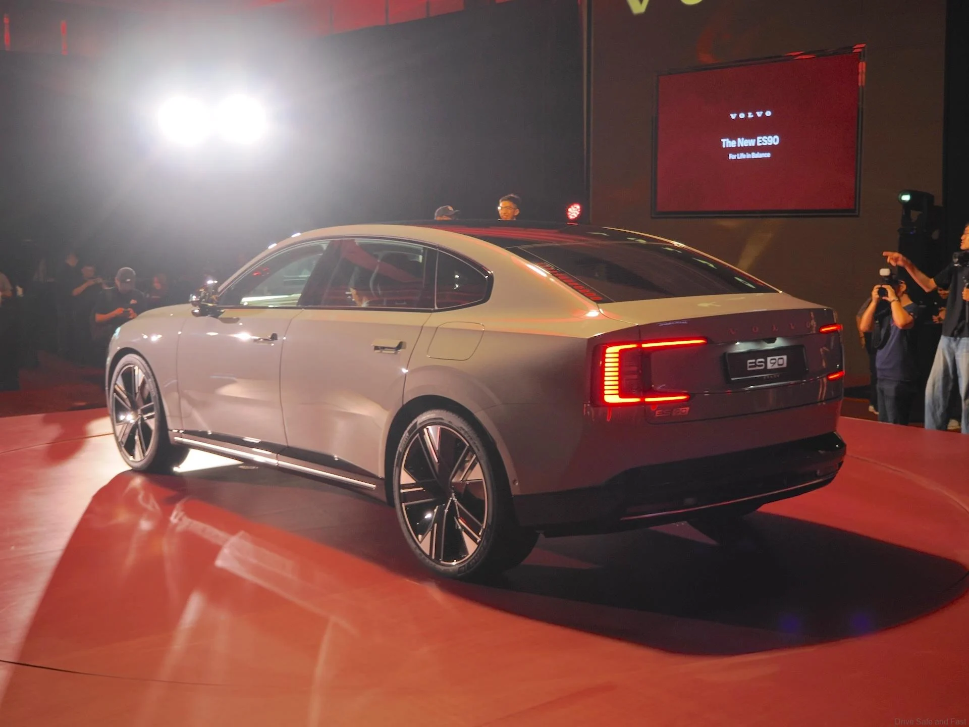 Kempen Selamat Raya with Volvo 2026 Rebat Hingga RM60,000 14 Kempen Selamat Raya with Volvo 2026 Rebat Hingga RM60,000