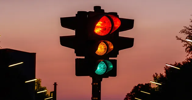 Kenapa Lampu Isyarat Guna Warna Merah, Kuning dan Hijau