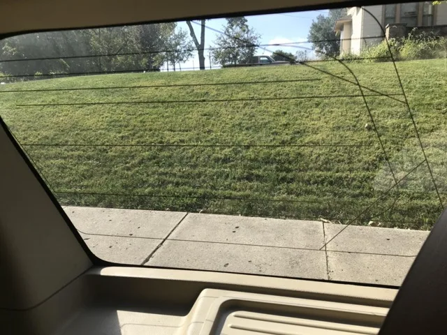 Apa Fungsi Garisan Melintang Pada Cermin Belakang Kereta