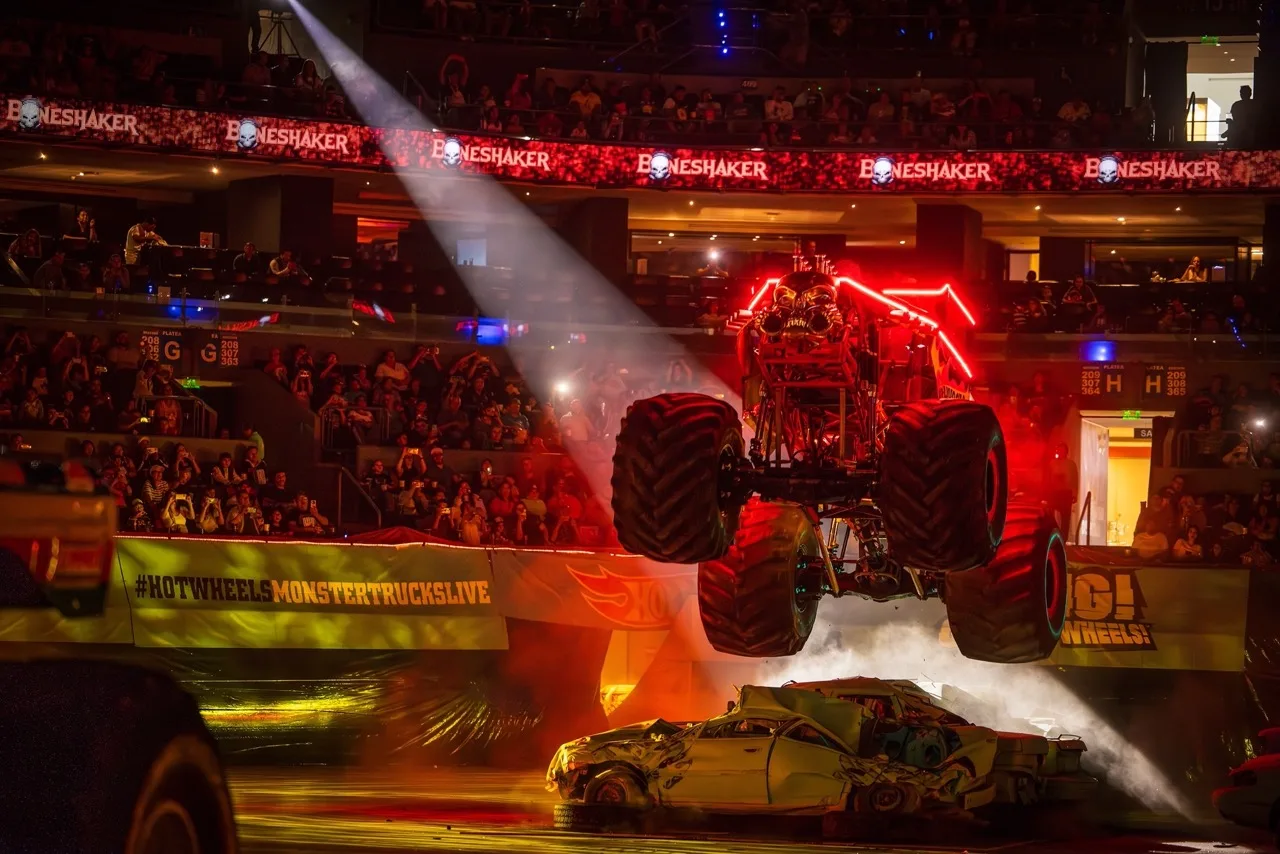 Hot Wheels Monster Trucks Live Glow N Fire Debut Di Malaysia