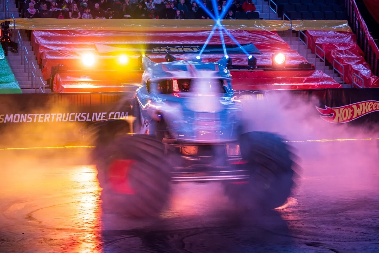 Hot Wheels Monster Trucks Live Glow N Fire Debut Di Malaysia