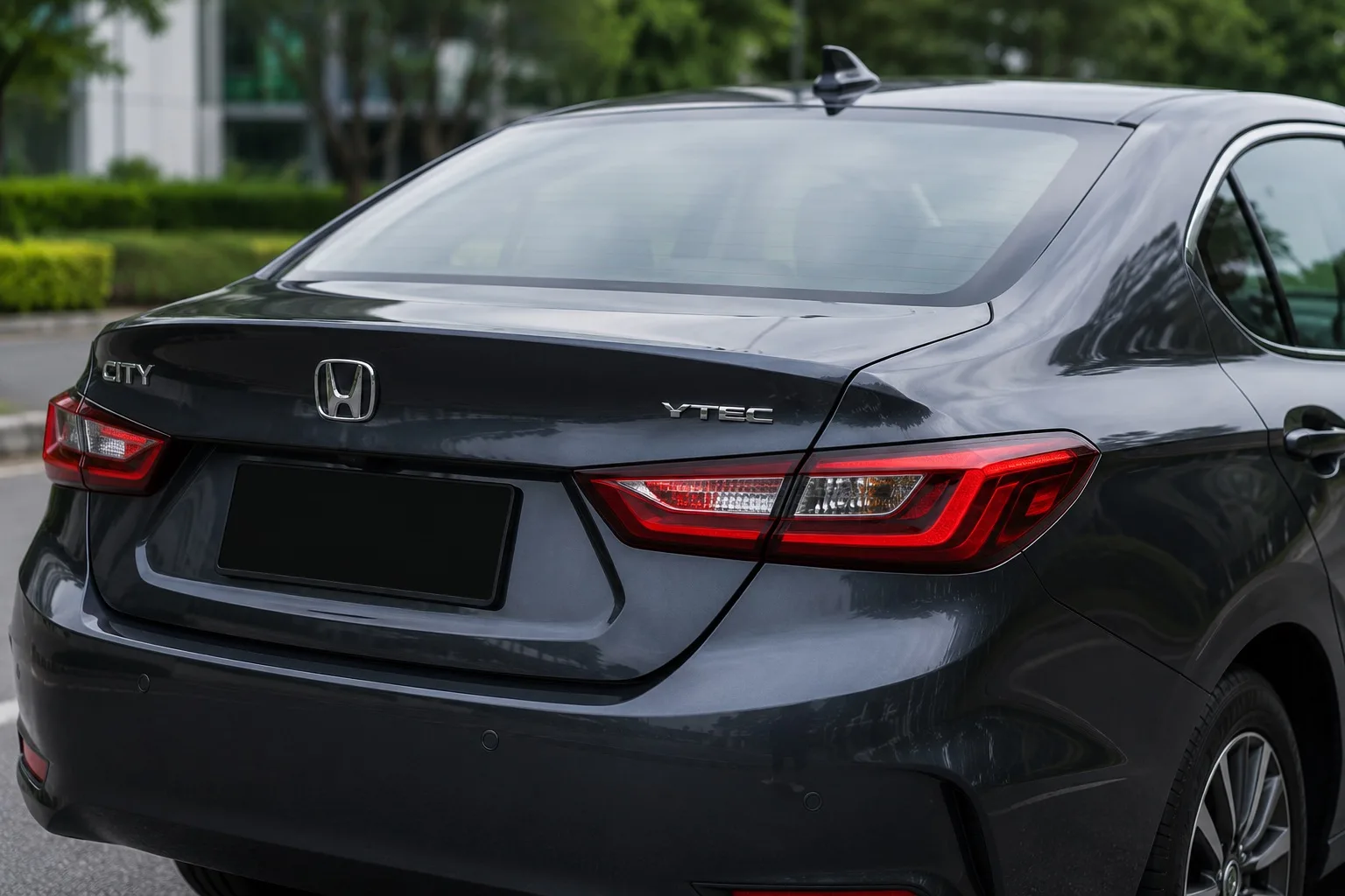 Kenapa Kereta SUV dan Hatchback Perlukan Wiper Belakang