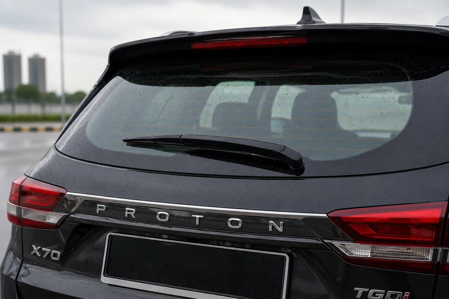 Kenapa Kereta SUV dan Hatchback Perlukan Wiper Belakang