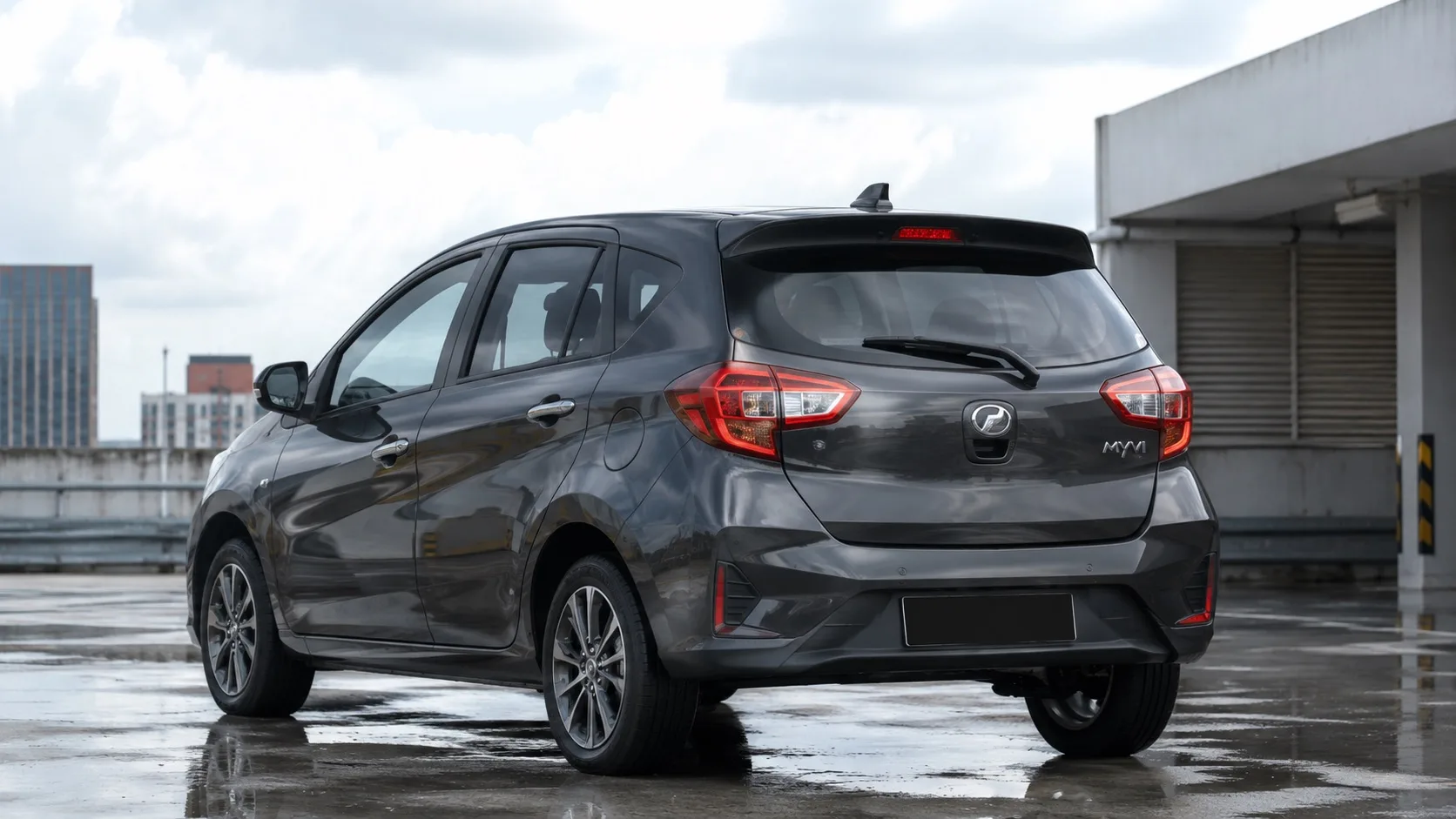 Kenapa Kereta SUV dan Hatchback Perlukan Wiper Belakang