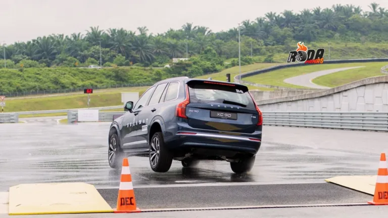 Volvo Selamat Driving Experience Ajar Kawalan Kereta Ketika Kecemasan