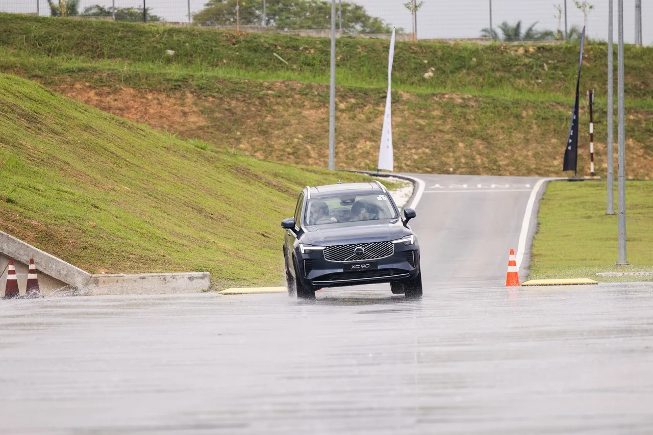 Volvo Selamat Driving Experience Ajar Kawalan Kereta Ketika Kecemasan 3 Volvo Selamat Driving Experience Ajar Kawalan Kereta Ketika Kecemasan