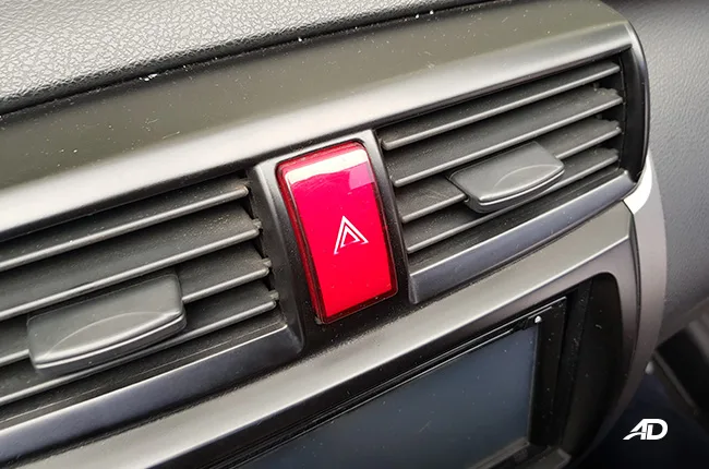 Lampu Hazard Waktu Hujan Lebat, Patut Guna Atau Tidak? 2 Lampu Hazard Waktu Hujan Lebat, Patut Guna Atau Tidak?