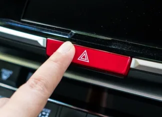 Lampu Hazard Waktu Hujan Lebat, Patut Guna Atau Tidak? lampu hazard